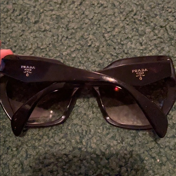 Prada sunglasses - Picture 4 of 4